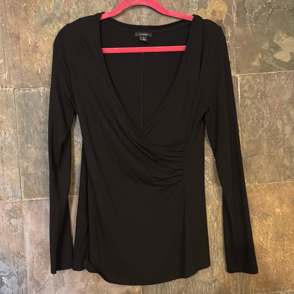 Halogen deep V cross front tee